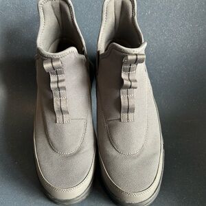 Columbia Men's Gray Slip-On Chelsea boots